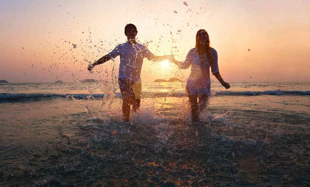 Beach Together In Goa - best idea for romantic date