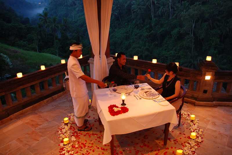 A Candle Light Dinner On Your Villa - Bali