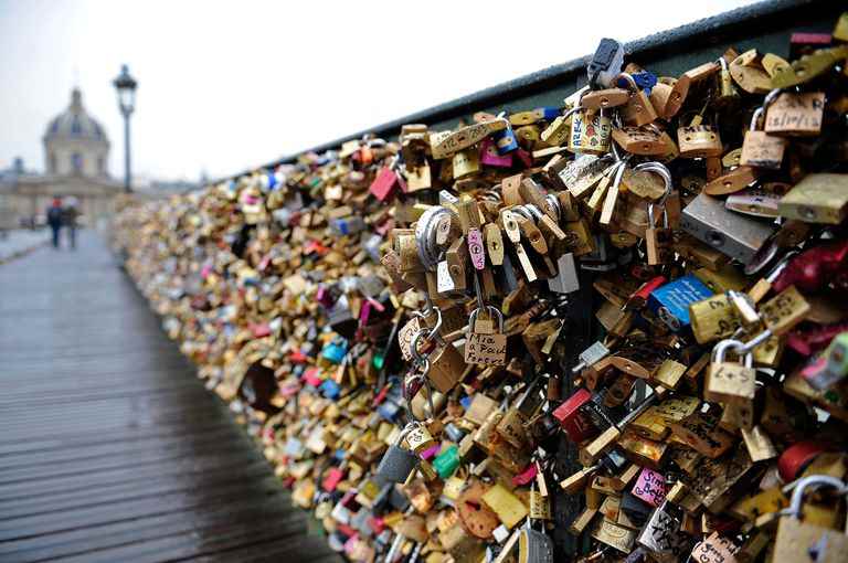 Take A Pic Of Lover’s Lock - Paris - romantic date idea