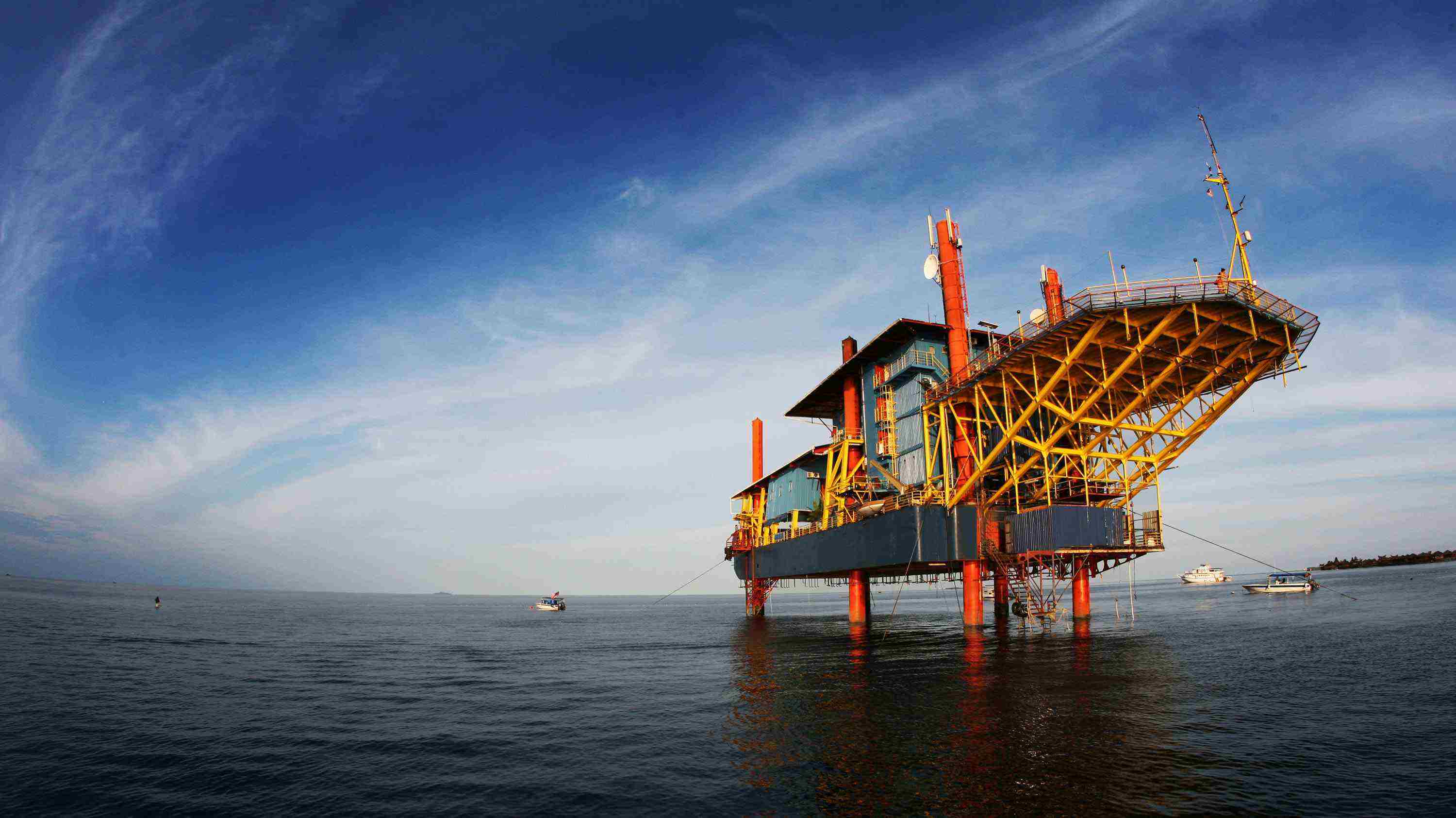 Oil Rig Hotel With A 360 Degree Celebes Sea View malaysia