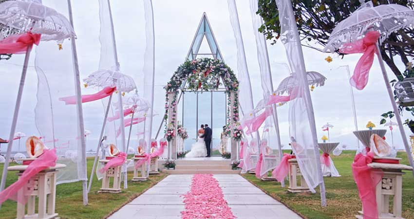 Princess-wedding-at-Mirage-Wedding-Chapel