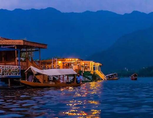 8 Best Hotels in Srinagar Near Dal Lake That Are Perfect for Honeymoon, Babymoon, Family Vacations