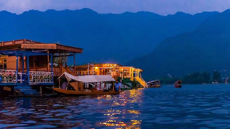 8 Best Hotels in Srinagar Near