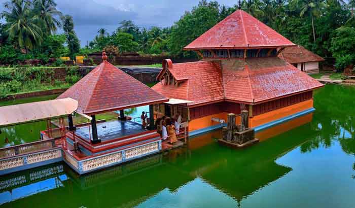 Ananthapadmanabha Lake Temple: Kasaragod District in Kerala