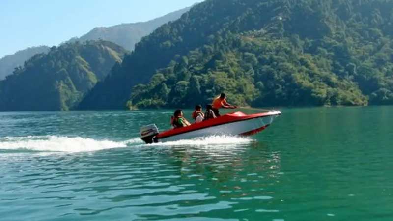 Chamera Lake – Go Boating