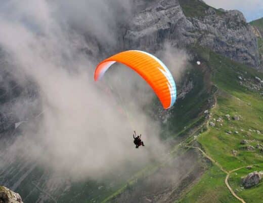 11 Best Paragliding Destinations in Himachal Pradesh for Those Who Crave for an Adventurous Holiday