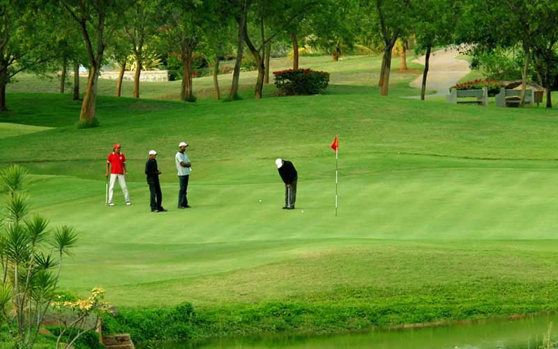 Tour the Ooty Golf Course