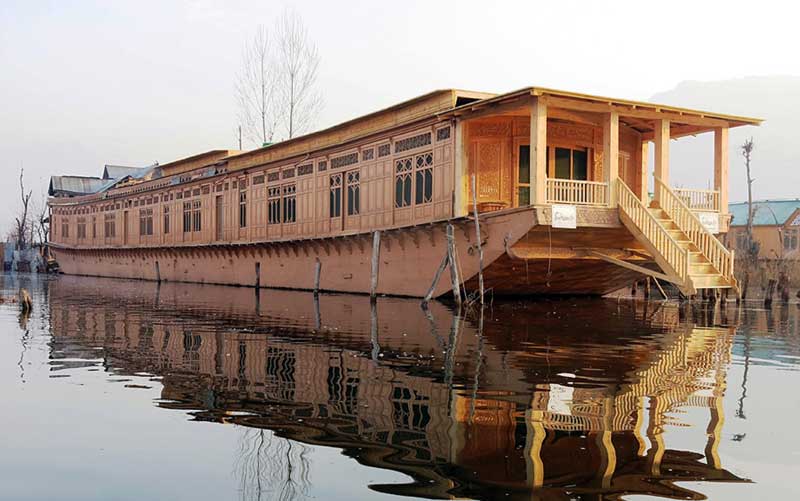 Stay In A Houseboat kashmir