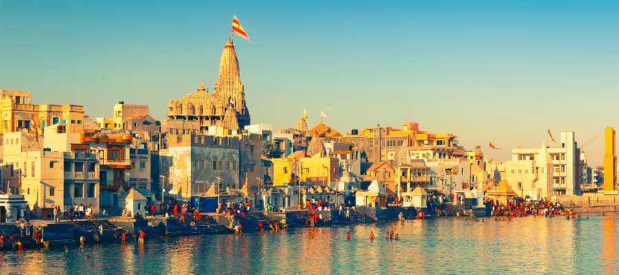 Explore Dwarka's Historical Dwarkadhish Temple