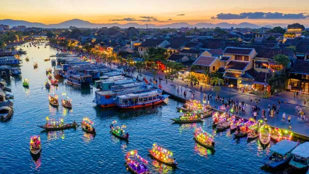 The best ways to explore the ancient town of Hoi An,Vietnam honeymoon