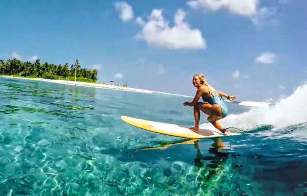 maldives surfing
